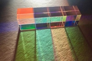light reflection by dichroic glass