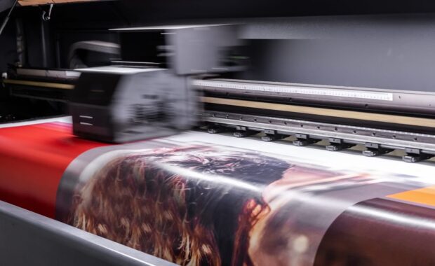 large format digital printing machine and moving print head