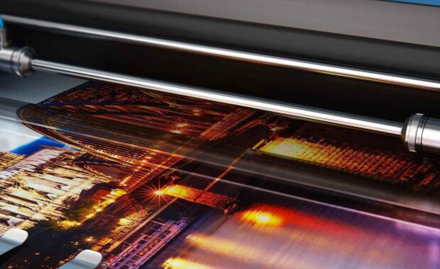 printing photo banner on large format color plotter
